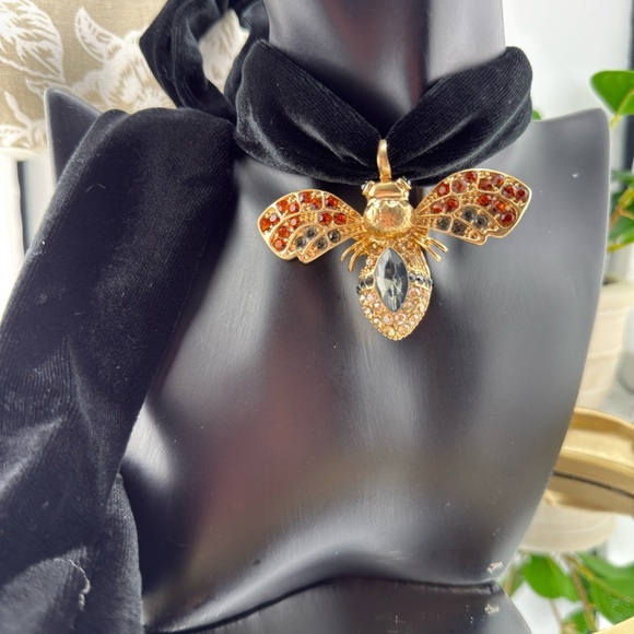 Black Velvet Ribbon Necklace with Jeweled Bee Pendant - Picture 17 of 17